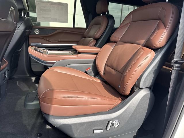 New 2026 Lincoln Navigator L Reserve AWD/4WD image 17
