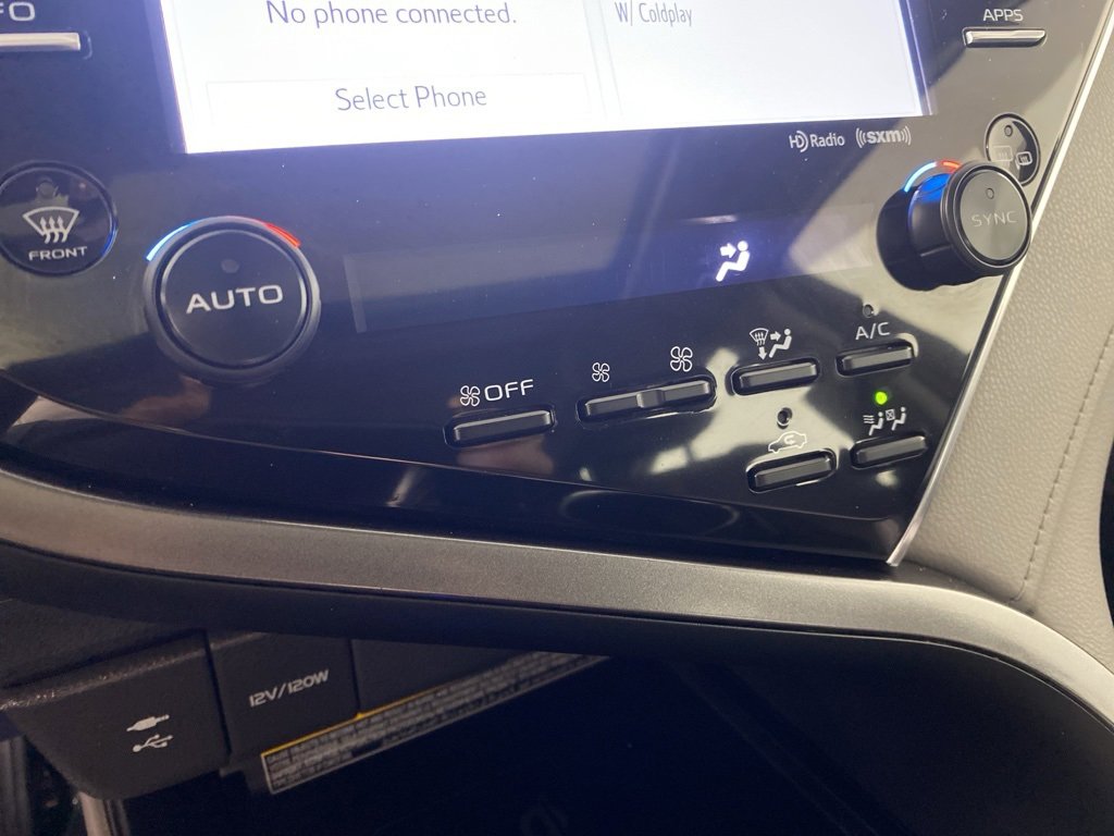 Used 2018 Toyota Camry XLE image 21