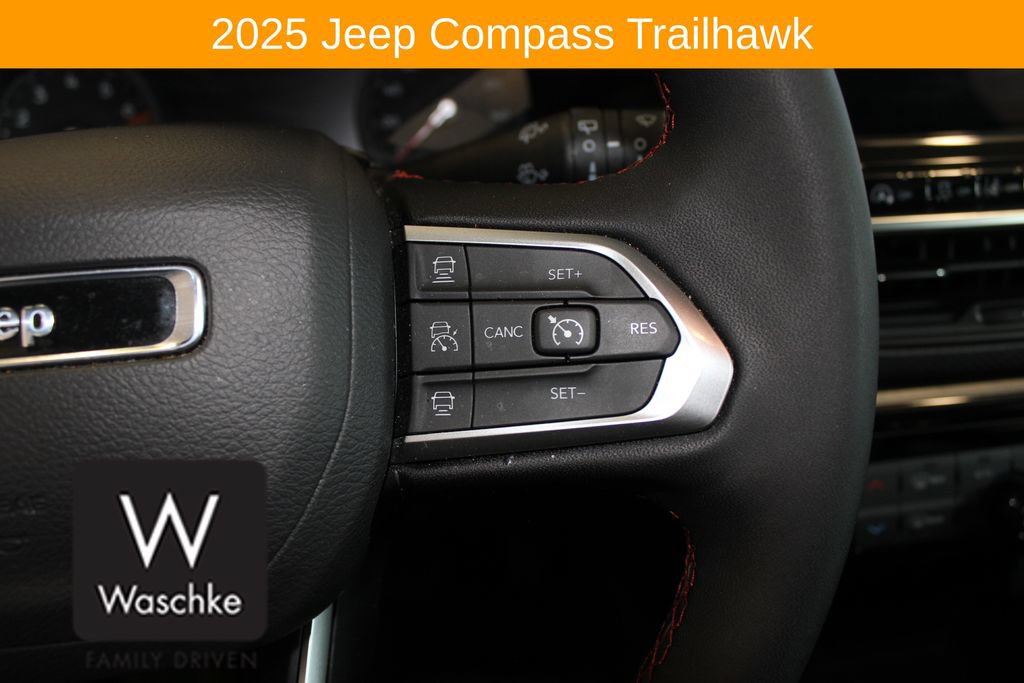 Used 2025 Jeep Compass Trailhawk w/ Trailhawk Convenience Group AWD/4WD image 28