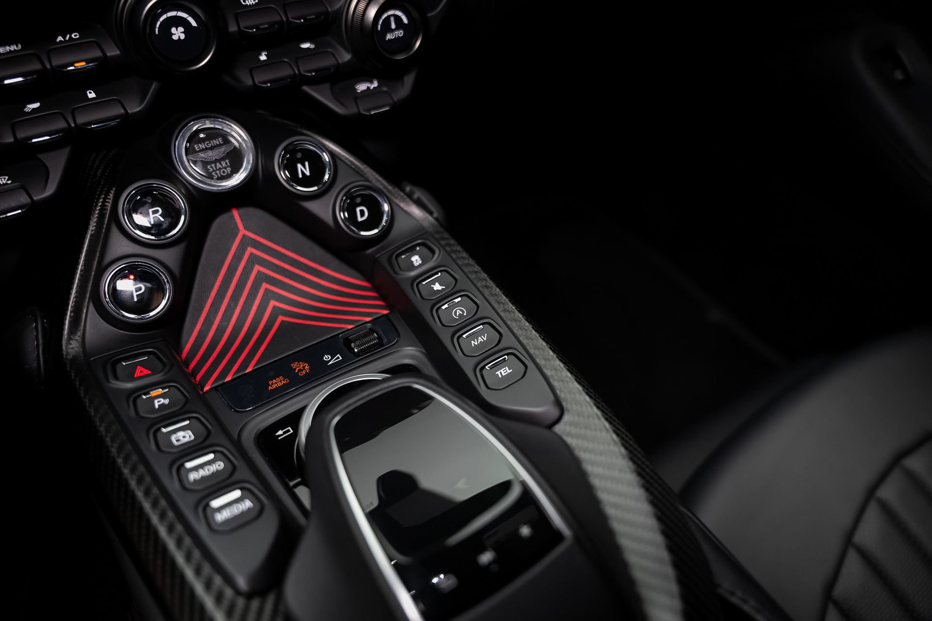 Used 2022 Aston Martin V8 Vantage Coupe RWD image 62