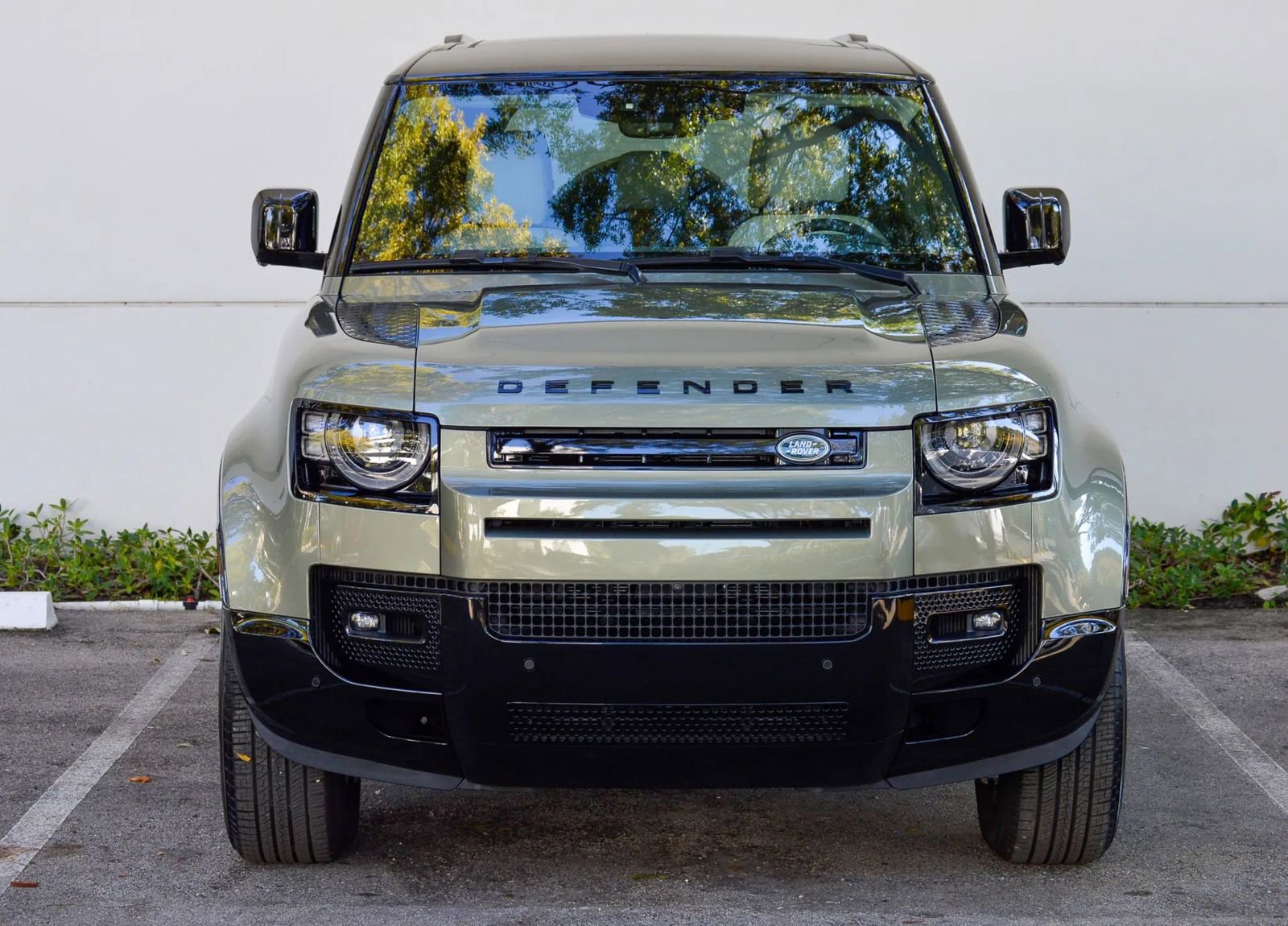 Used 2025 Land Rover Defender 110 X-Dynamic SE image 19