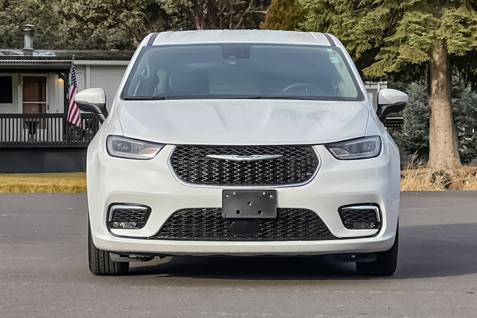 Used 2023 Chrysler Pacifica Touring-L image 10