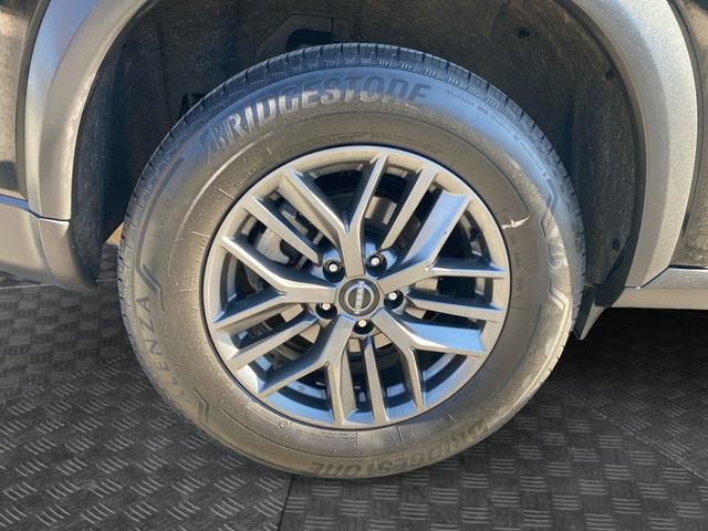 Used 2024 Nissan Rogue S image 32