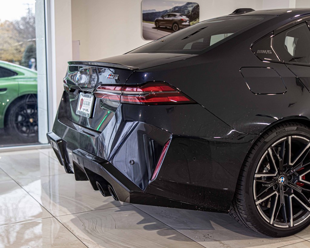 Used 2025 BMW M5 w/ Carbon Package image 12