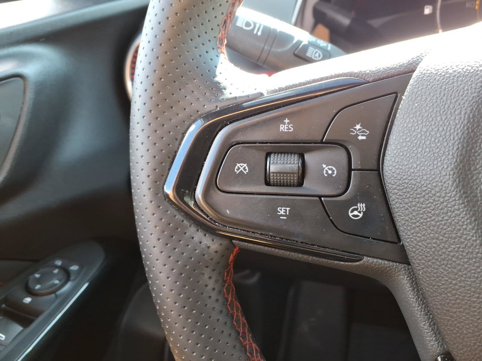 Used 2024 Chevrolet Trax RS w/ Sunroof Package FWD image 15