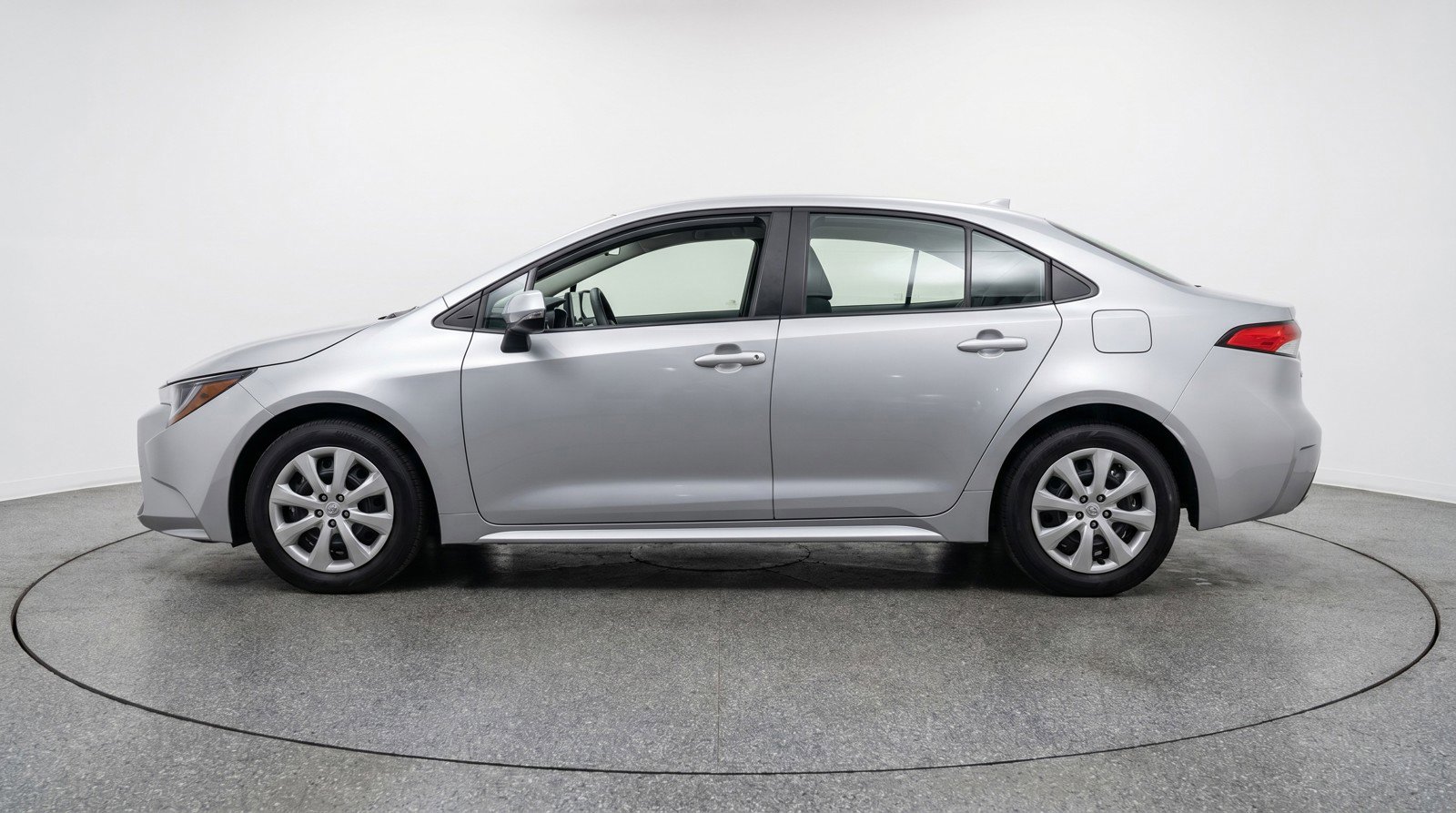 Used 2025 Toyota Corolla LE FWD image 5