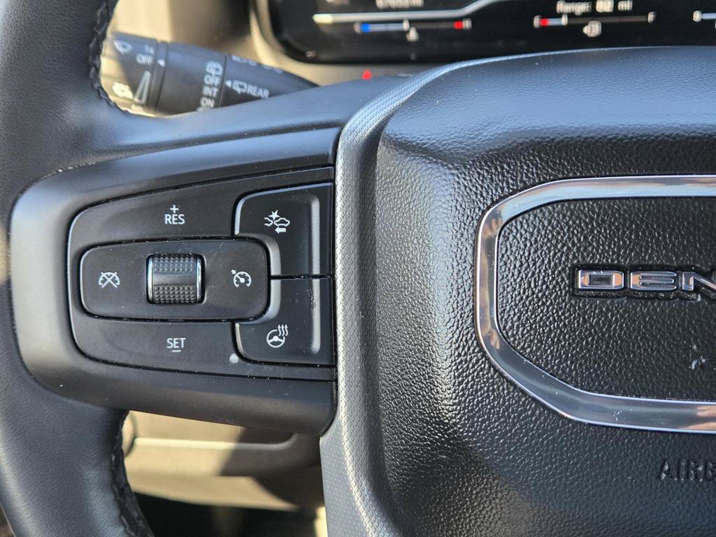Used 2023 GMC Yukon Denali RWD image 24