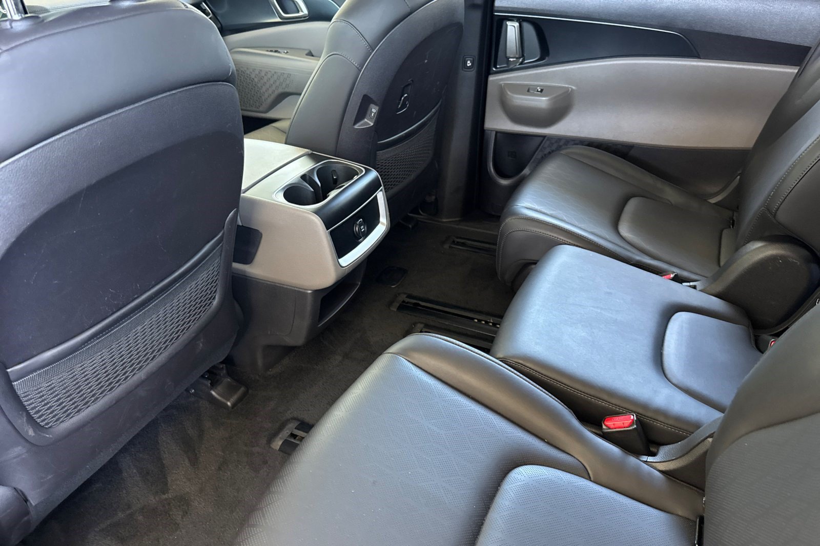 Used 2026 Kia Carnival FWD image 29