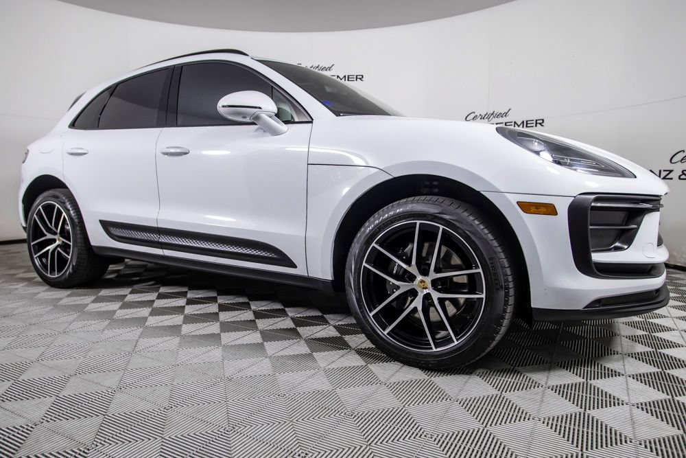 Used 2024 Porsche Macan w/ Premium Plus Package AWD/4WD image 2