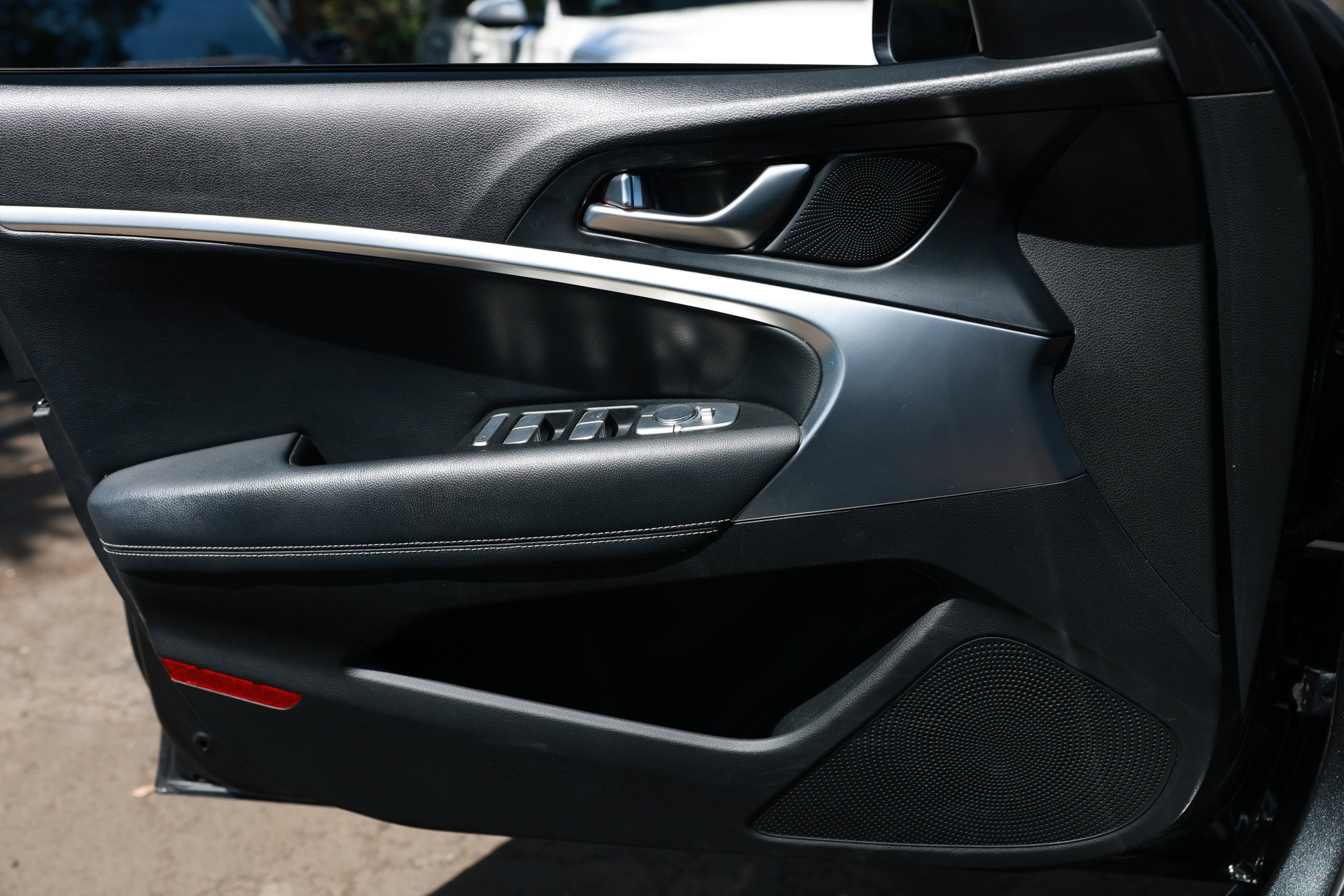 Used 2020 Genesis G70 2.0T RWD image 46