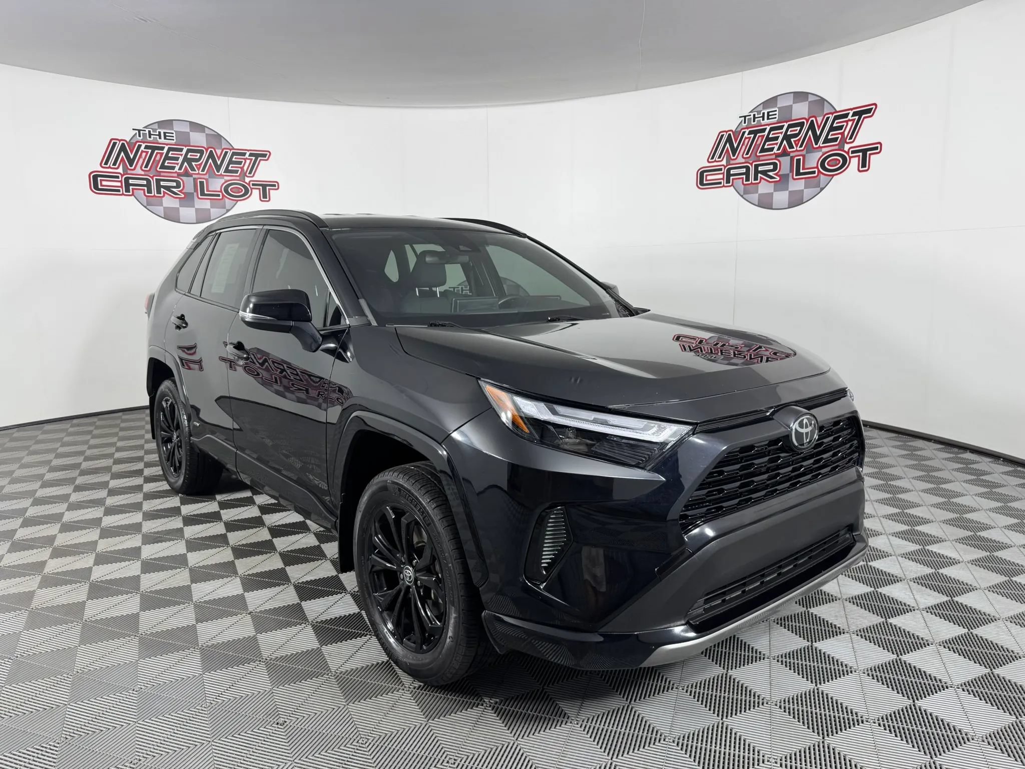 Used 2022 Toyota RAV4 SE AWD/4WD image 9