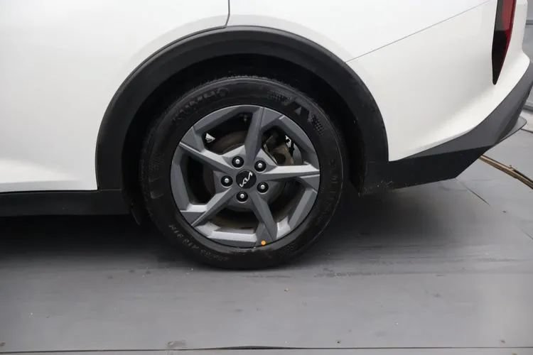 Used 2025 Kia K4 FWD image 33
