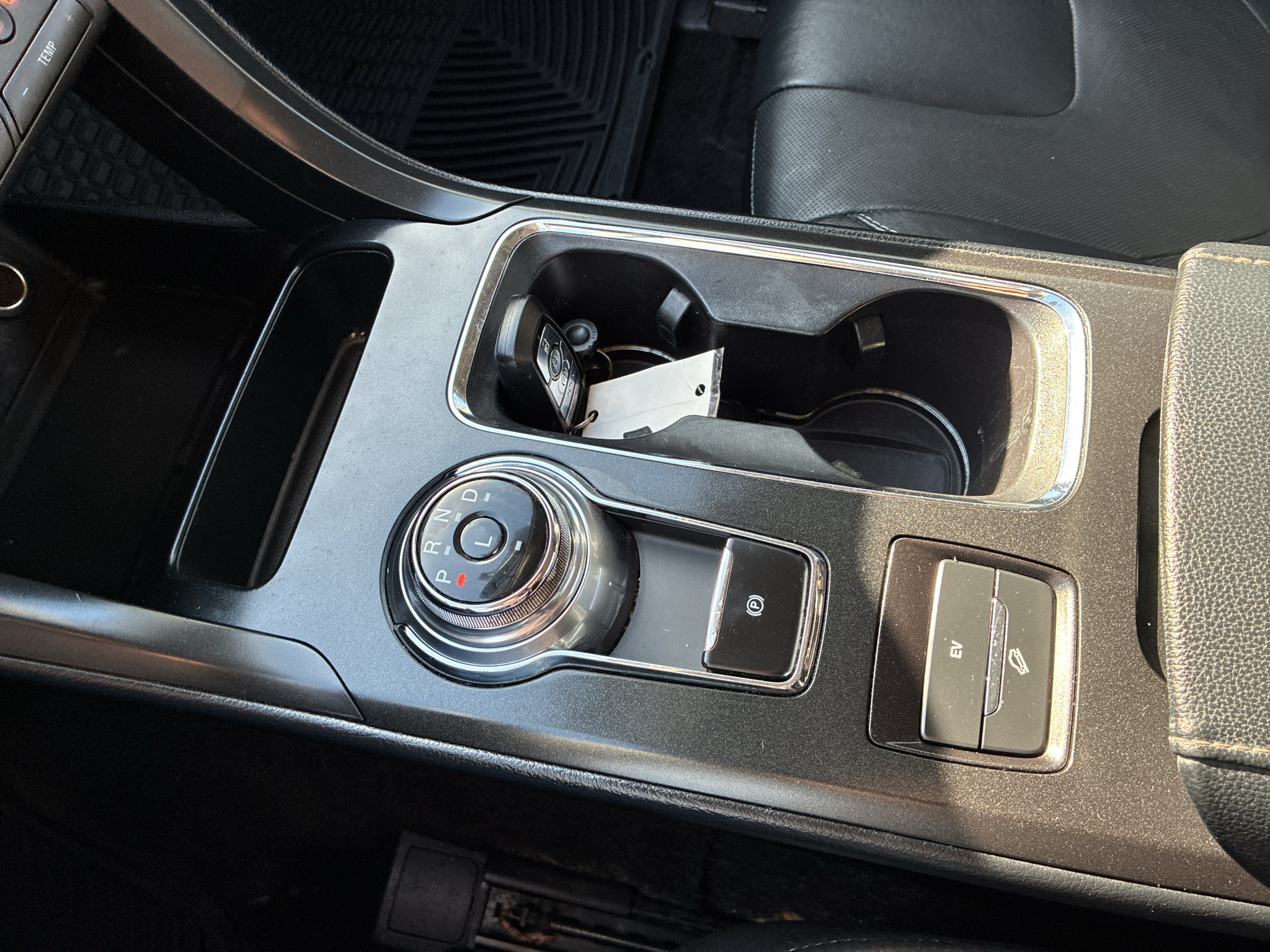 Used 2017 Ford Fusion Energi Titanium FWD image 37