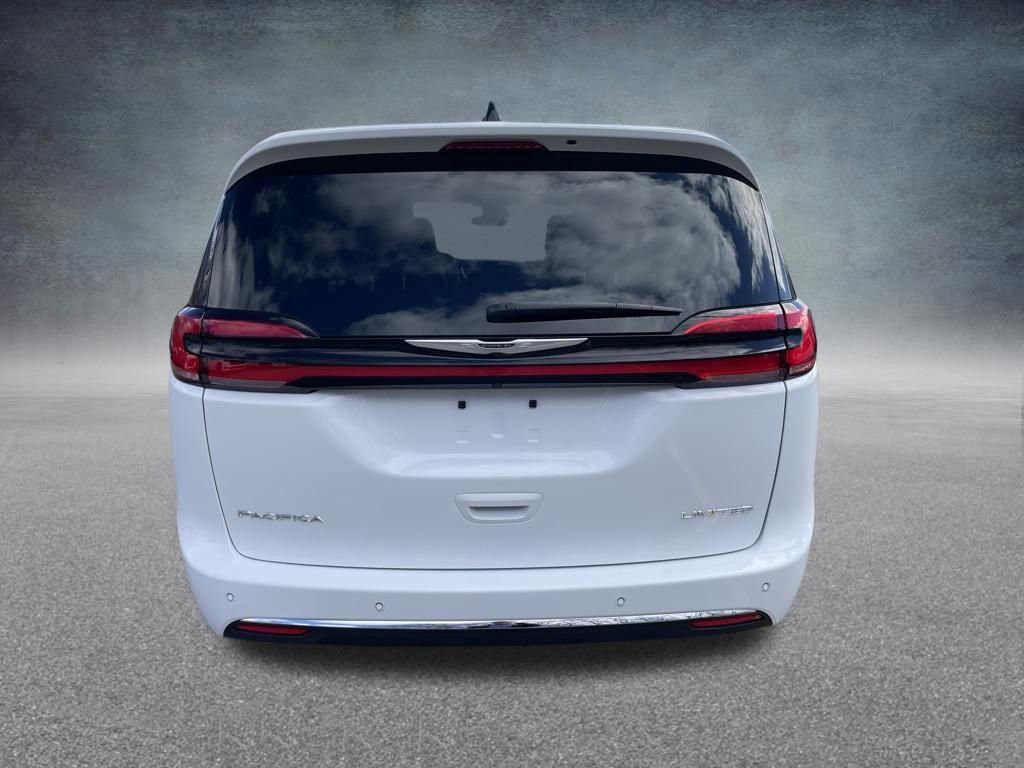 Used 2024 Chrysler Pacifica Limited image 7