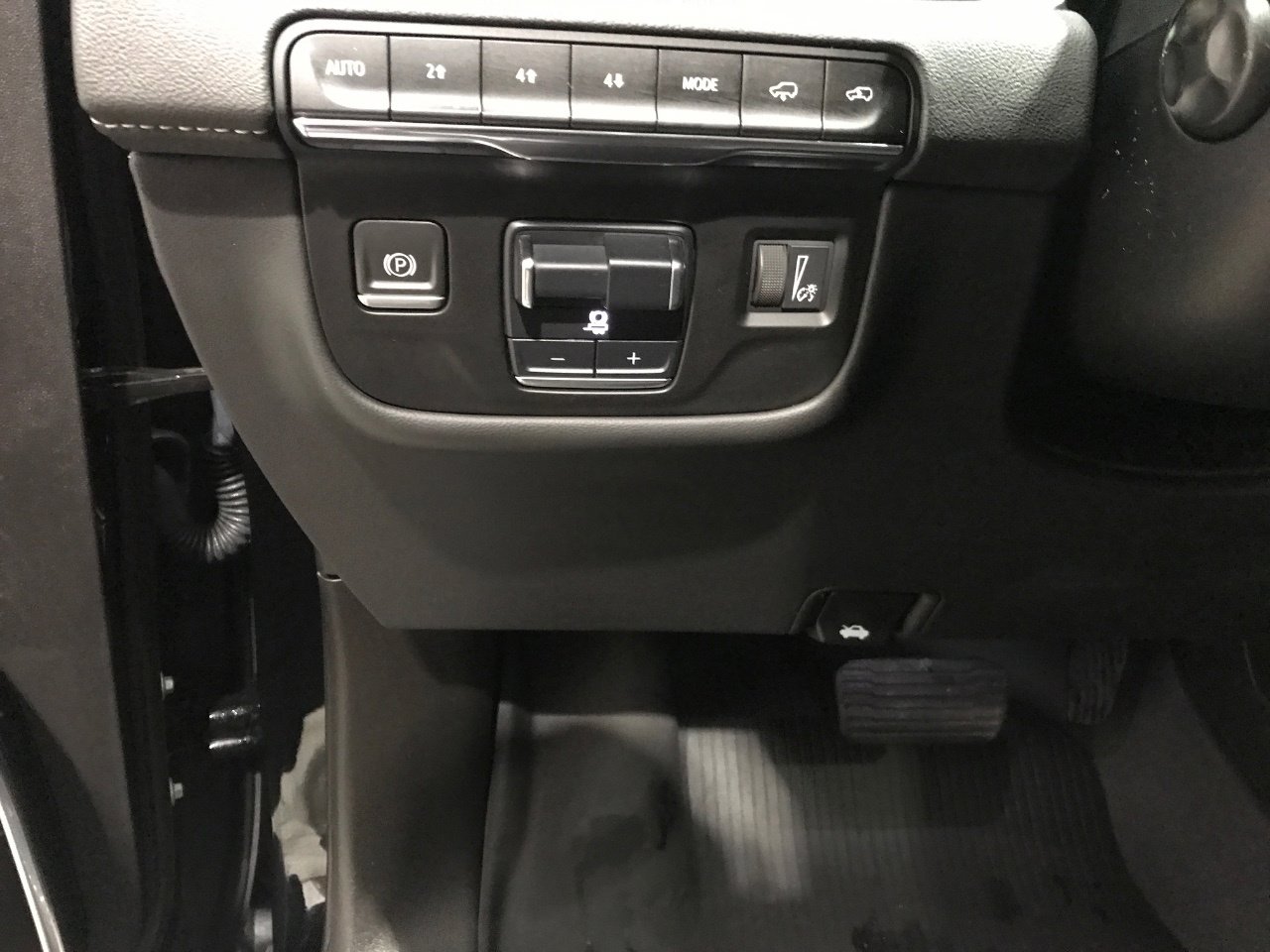 Used 2021 Cadillac Escalade Sport w/ Driver Assist Tech Package image 22