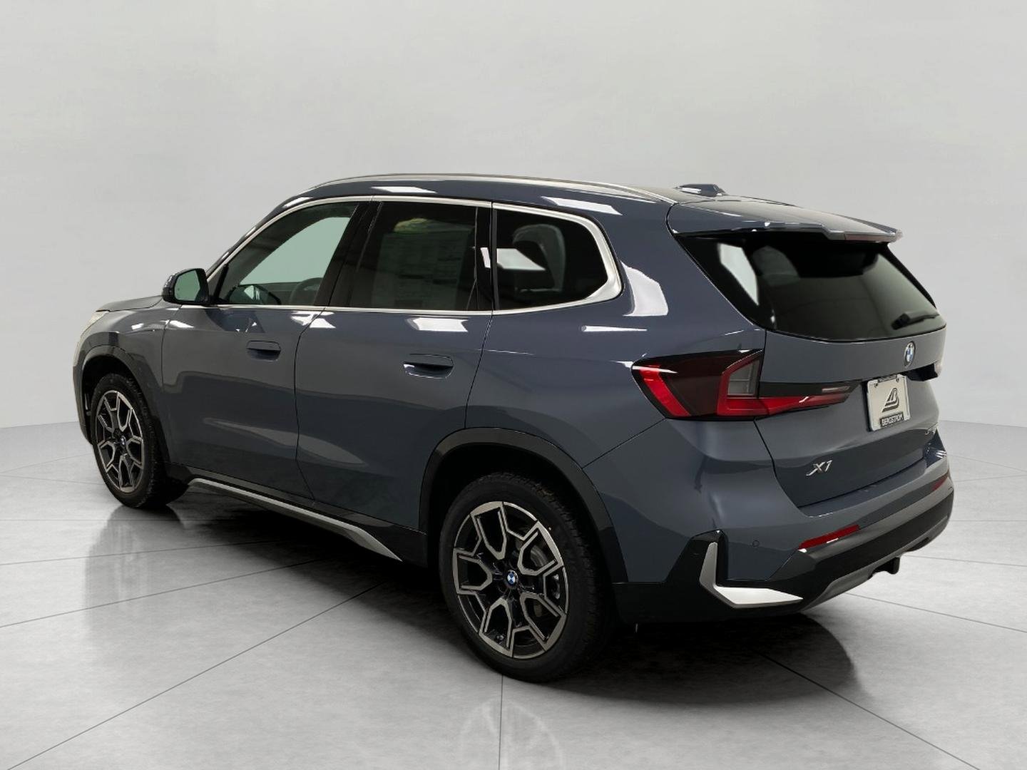 New 2026 BMW X1 xDrive28i w/ Technology Package AWD/4WD image 8