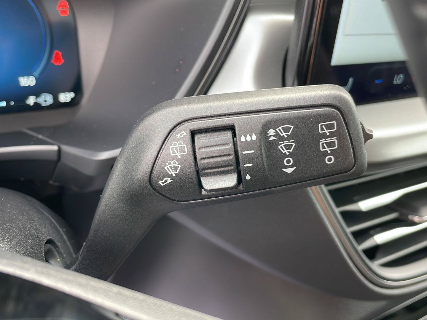 Used 2025 Ford Escape Active w/ Active Premium Tech Pack FWD image 18