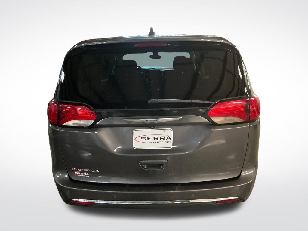 Used 2018 Chrysler Pacifica Touring Plus FWD image 4