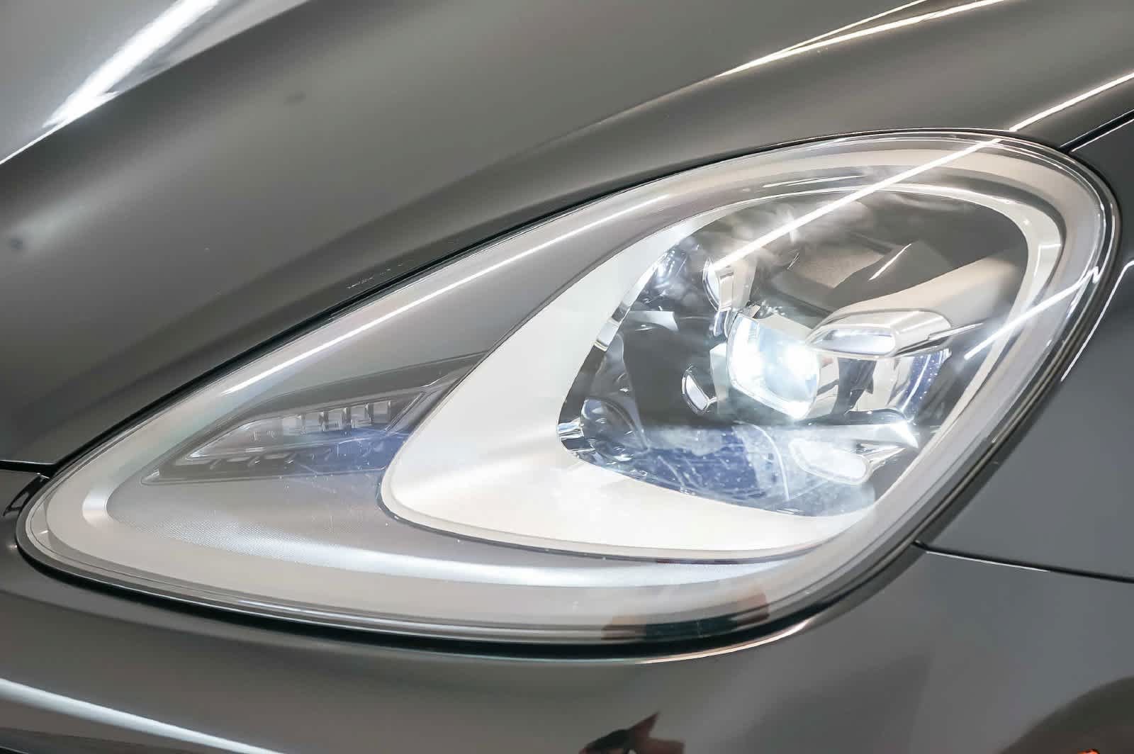 Certified 2023 Porsche Cayenne Platinum Edition AWD/4WD image 15