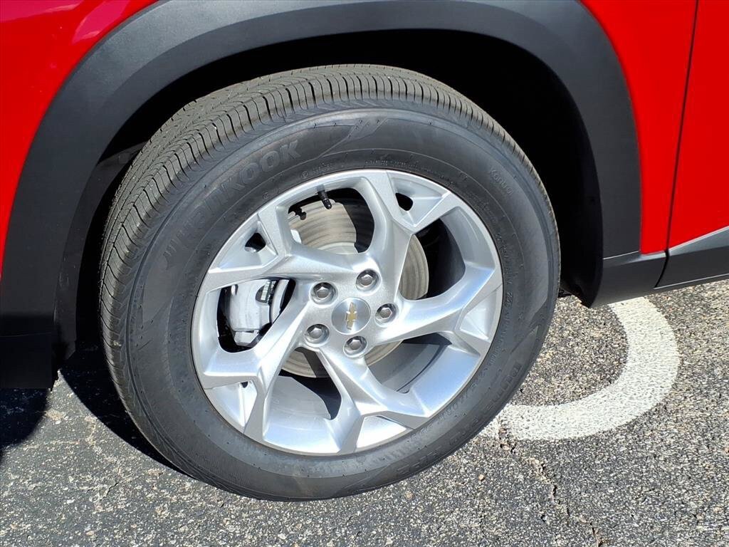 New 2026 Chevrolet Trax LS w/ LS Convenience Package FWD image 11