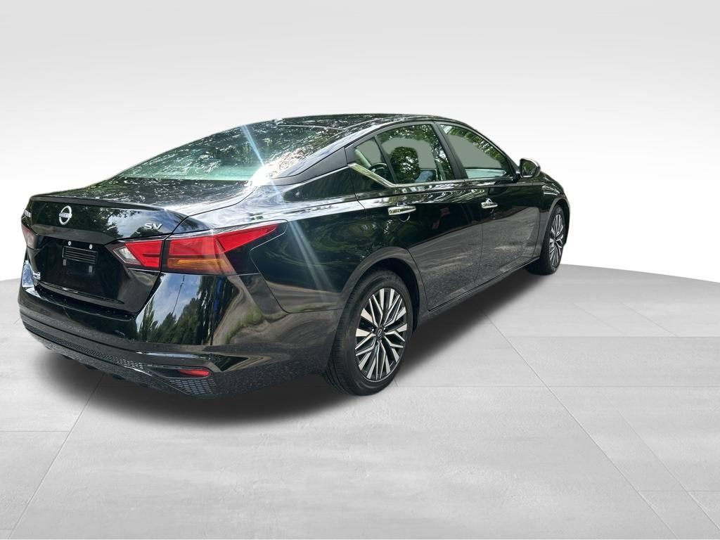 Used 2024 Nissan Altima 2.5 SV FWD image 5