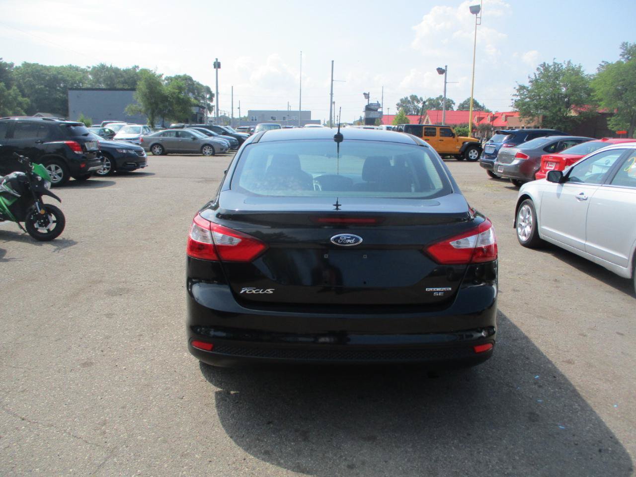 Used 2014 Ford Focus SE w/ SE Winter Package FWD image 5