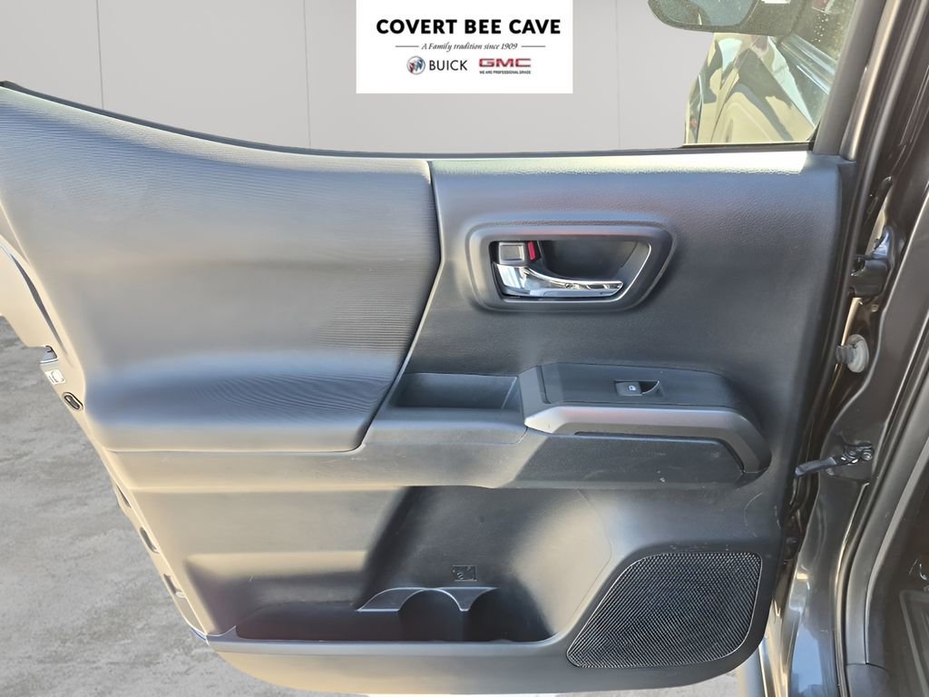 Used 2016 Toyota Tacoma TRD Sport image 20