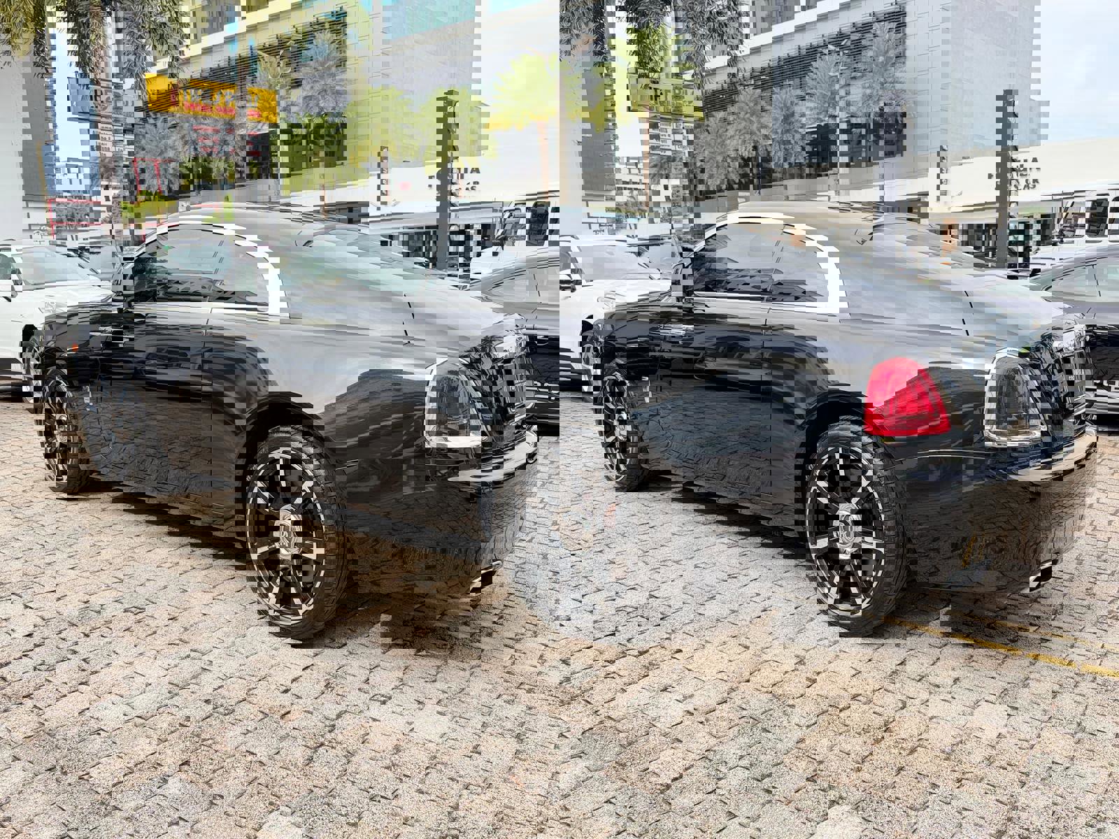 Used 2016 Rolls-Royce Wraith image 17