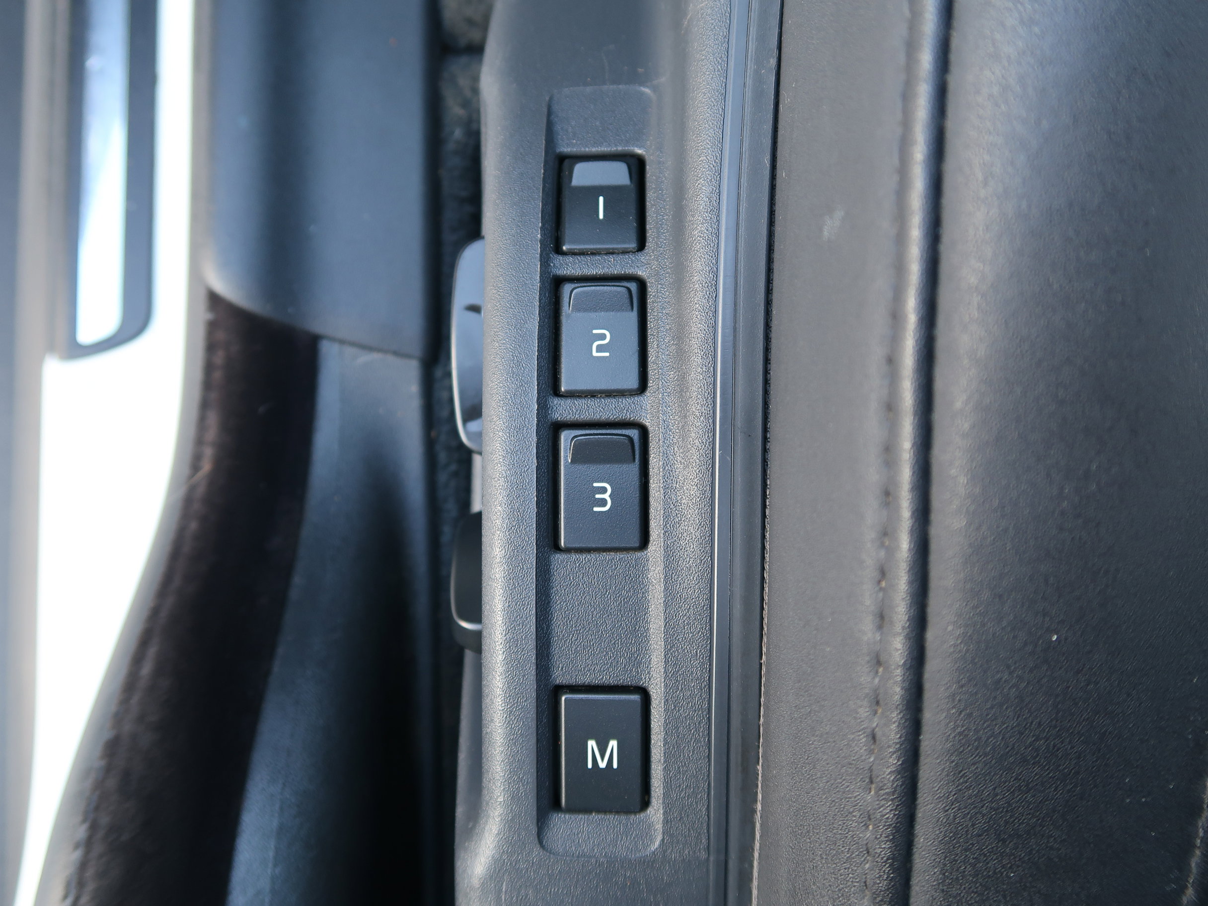 Used 2011 Volvo XC70 3.2 image 19