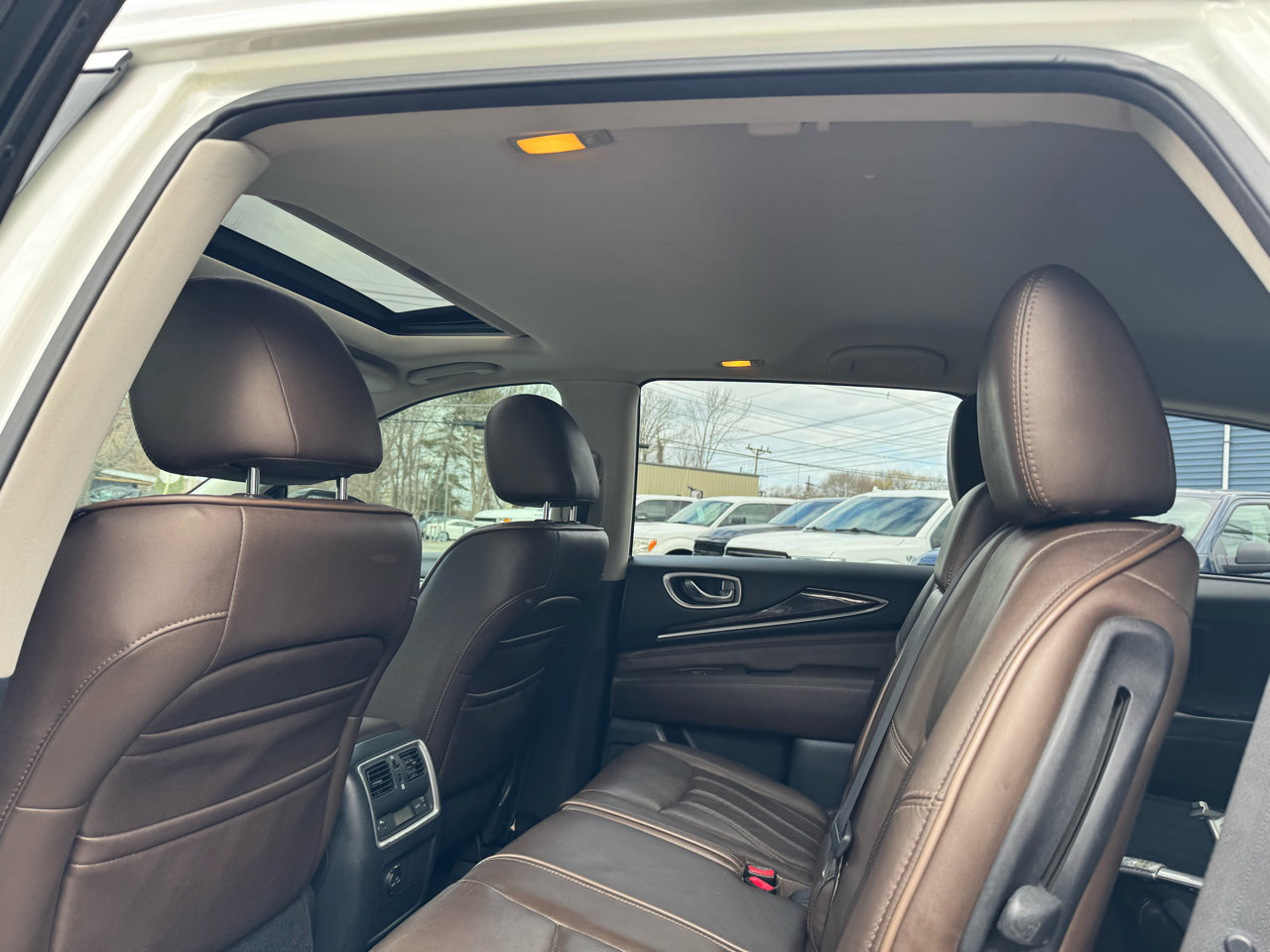 Used 2013 INFINITI JX35 AWD w/ Premium Pkg image 27