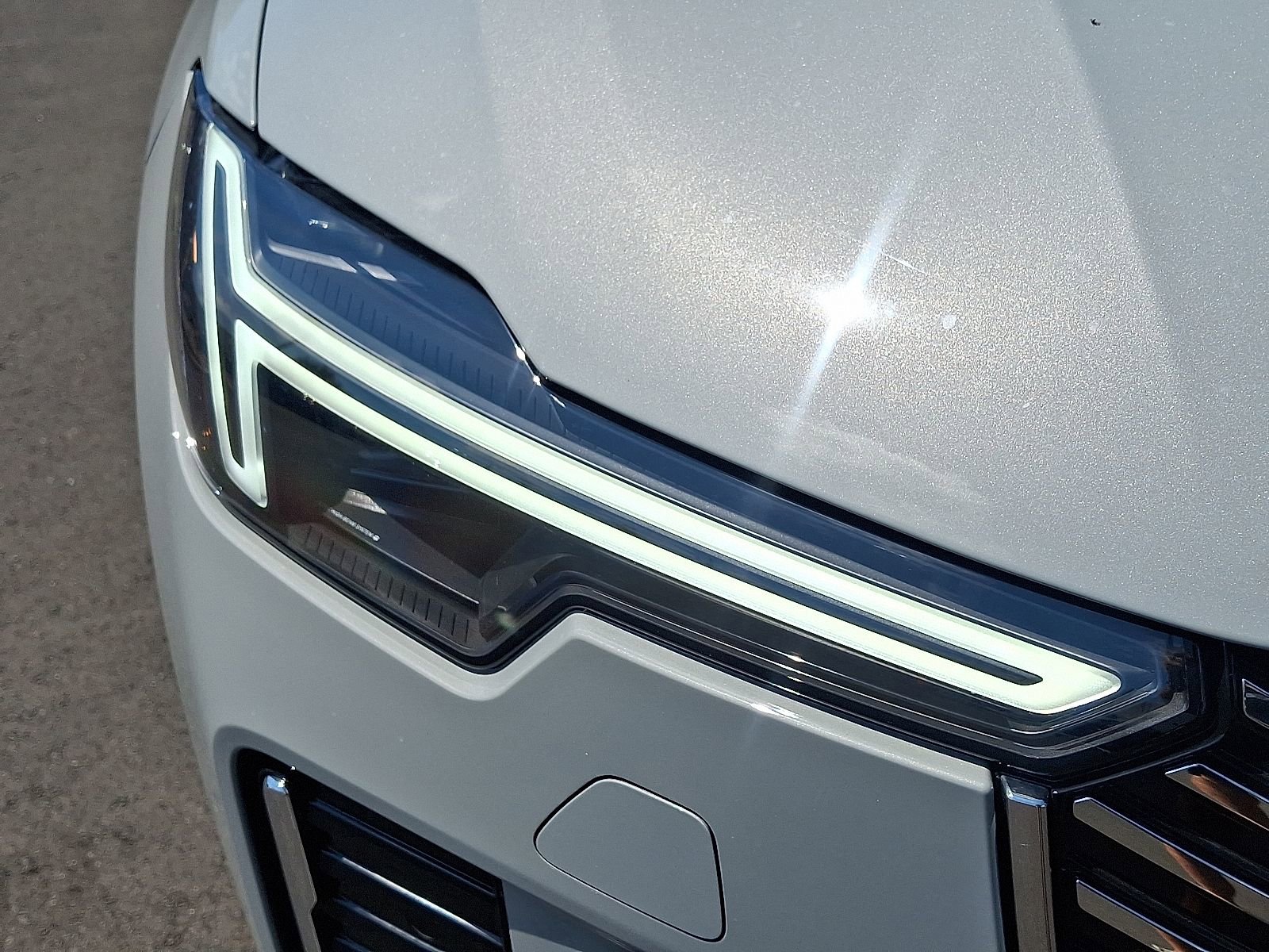 New 2026 Volvo XC90 B6 Plus w/ Protection Package Premier image 9