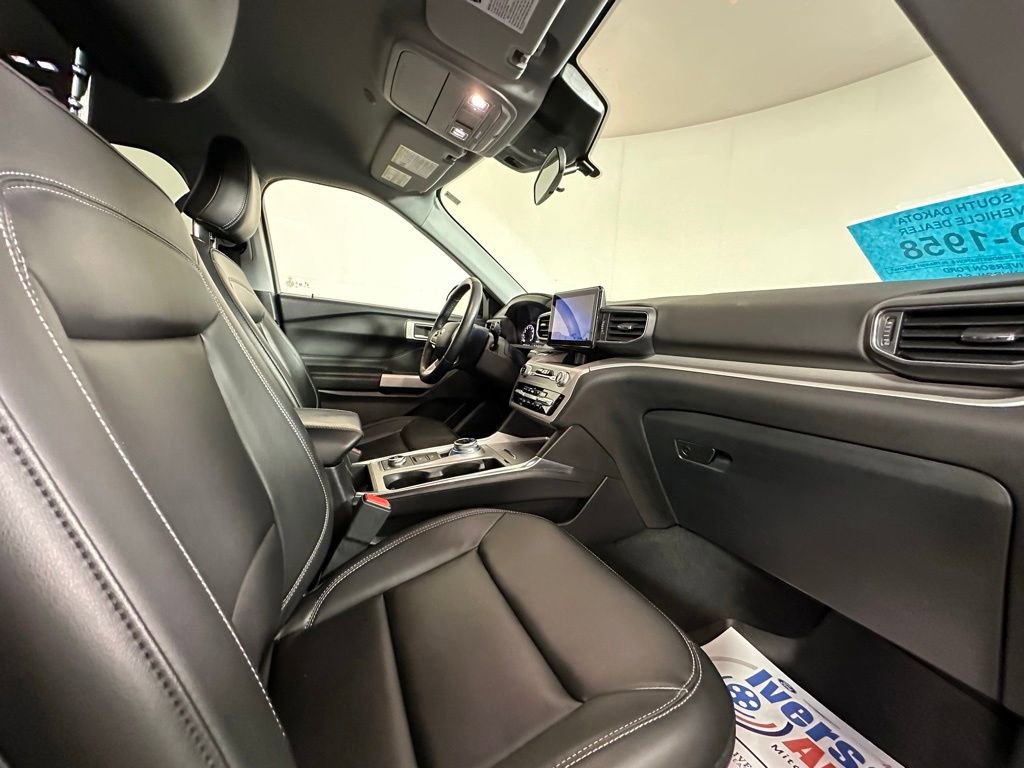 Used 2023 Ford Explorer XLT w/ Equipment Group 202A image 26