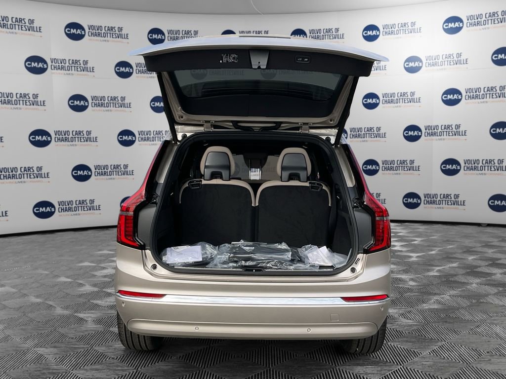 New 2026 Volvo XC90 T8 Core image 11