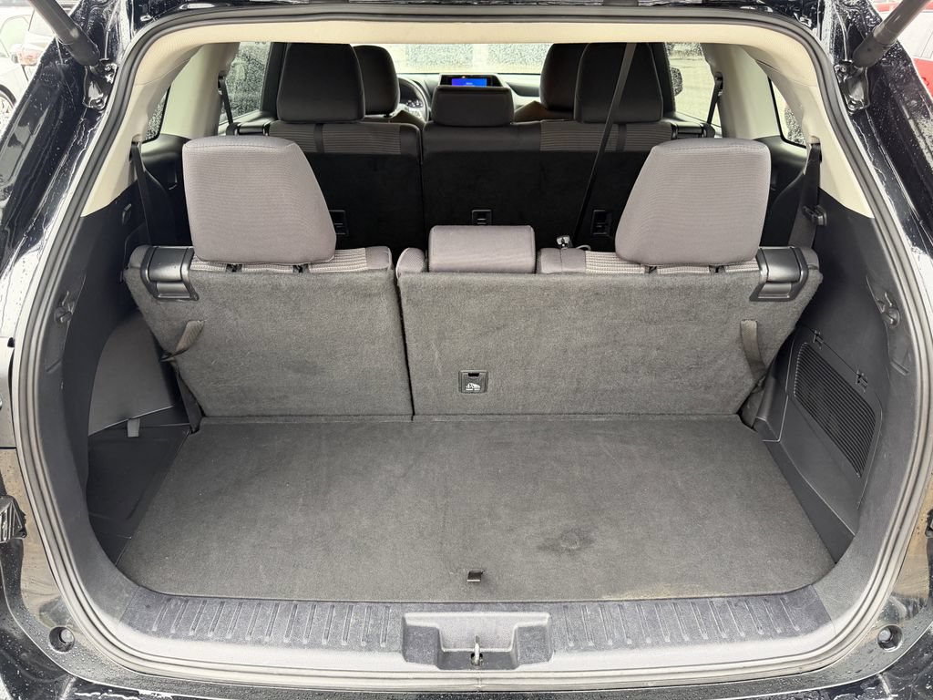 Used 2024 Toyota Highlander LE FWD image 30