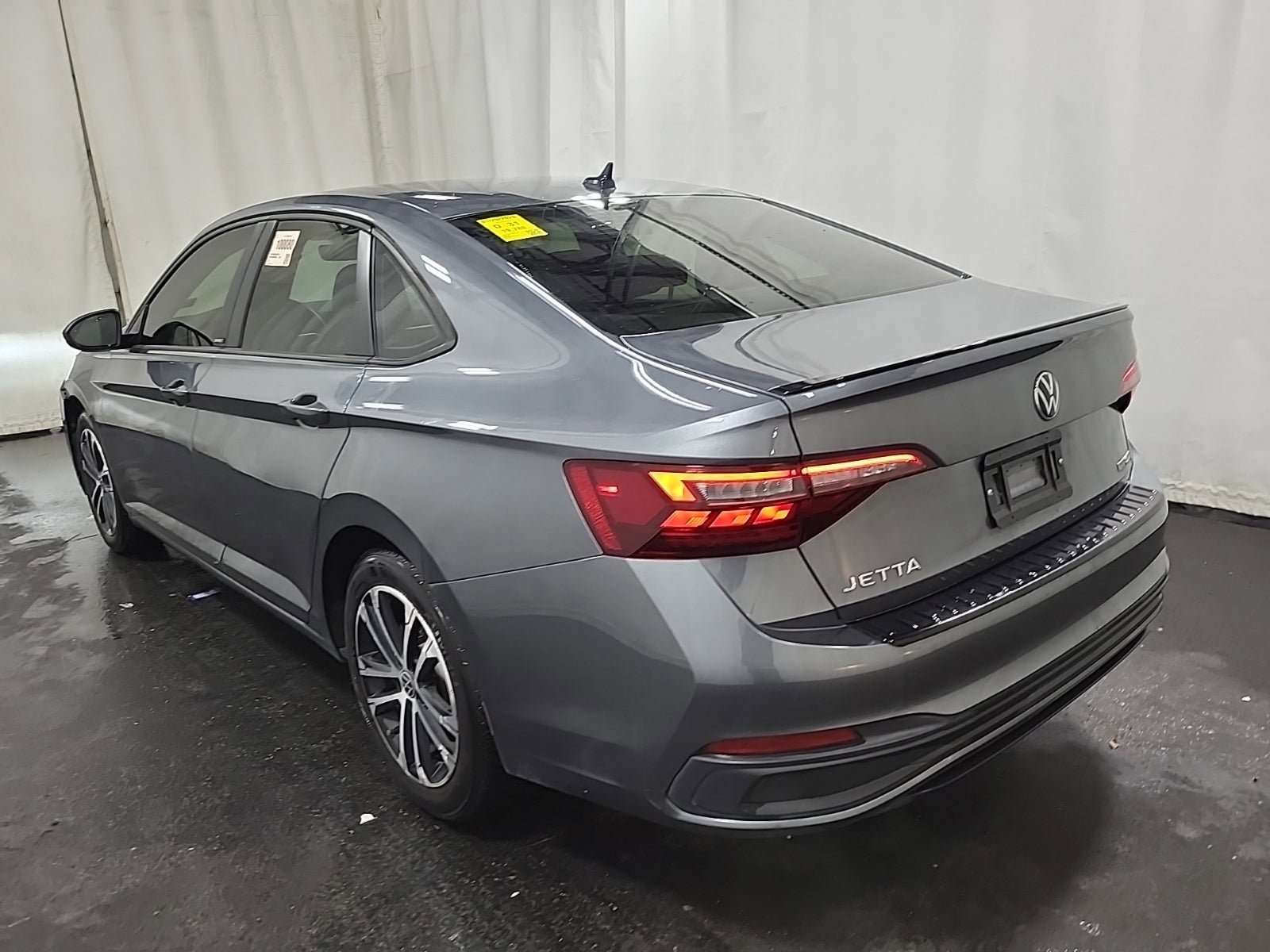 Used 2024 Volkswagen Jetta Sport image 4