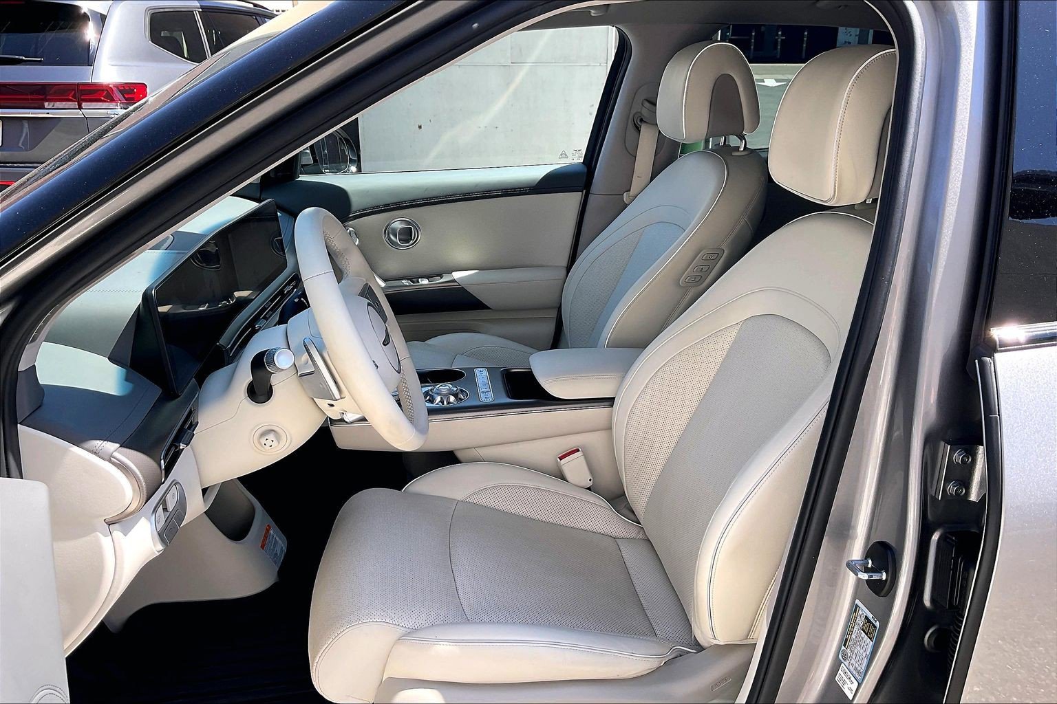 Used 2023 Genesis GV60 Advanced AWD/4WD image 24