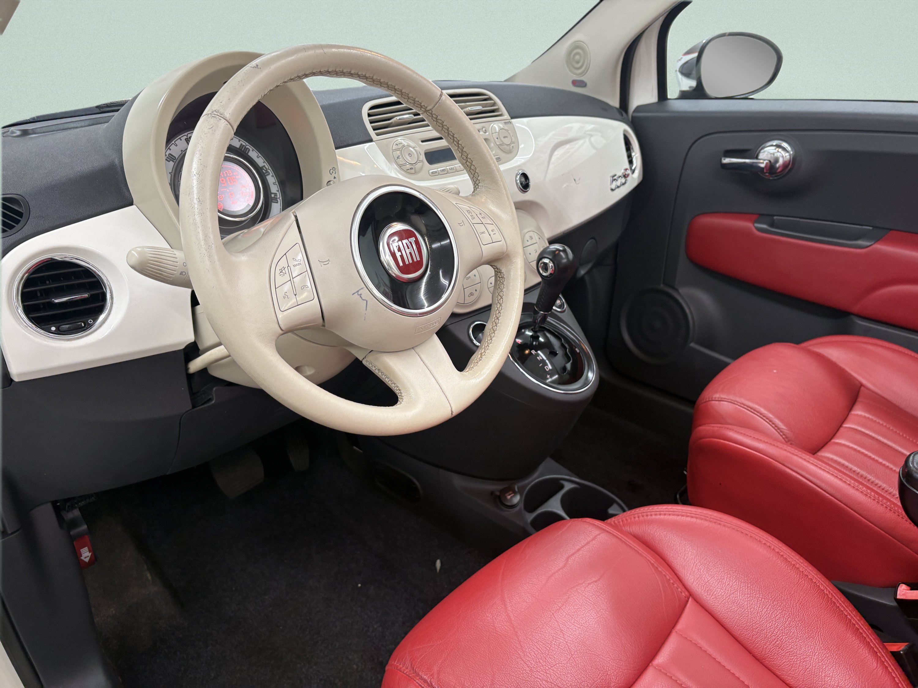 Used 2013 FIAT 500 Lounge w/ Luxury Leather Pkg FWD image 11