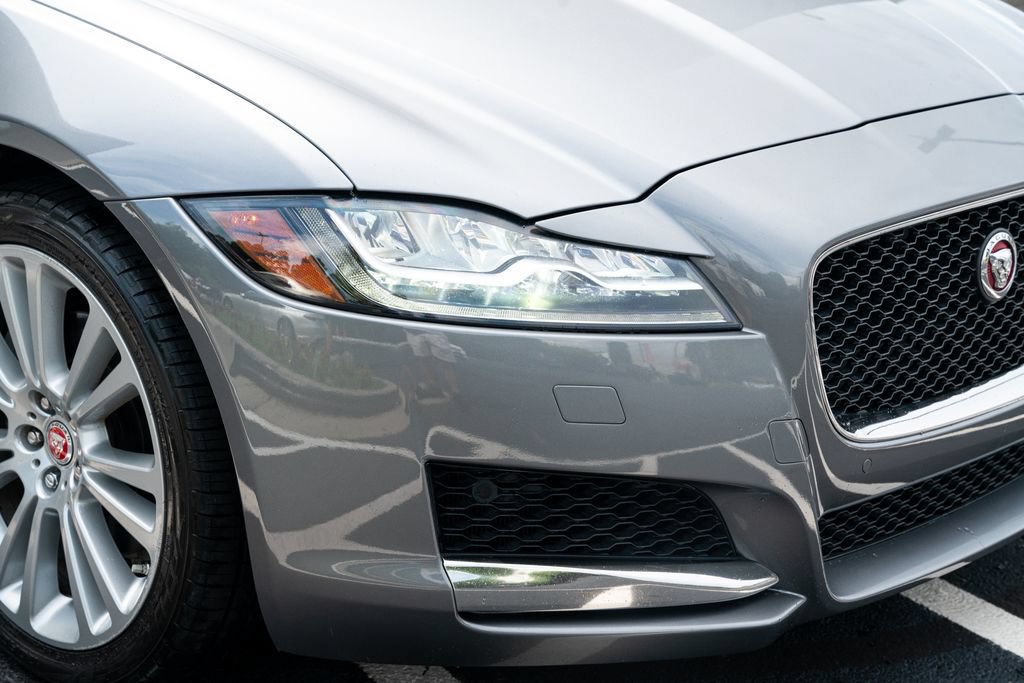 Used 2020 Jaguar XF Premium RWD image 8
