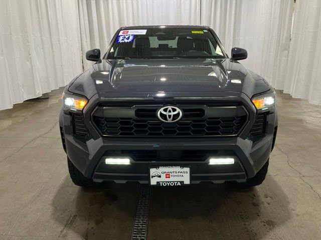 Certified 2024 Toyota Tacoma TRD Off-Road AWD/4WD image 9