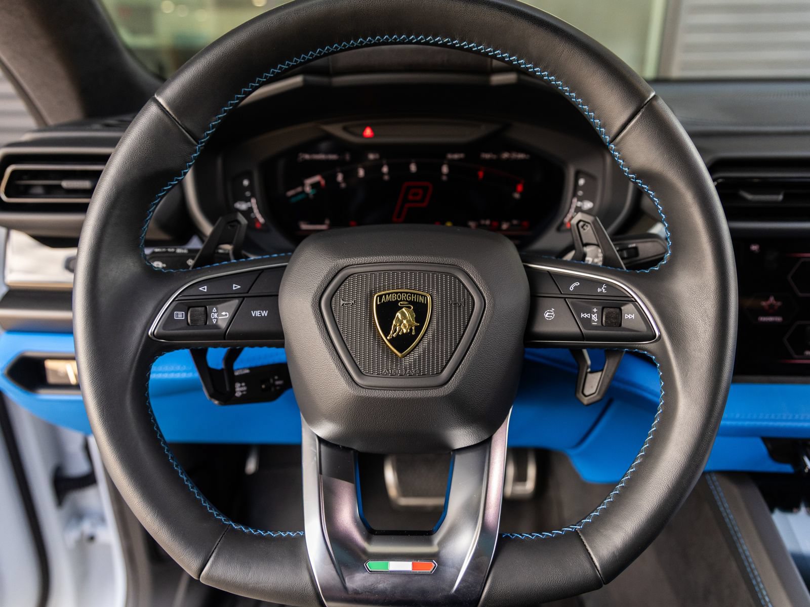 Used 2025 Lamborghini Urus S AWD/4WD image 31