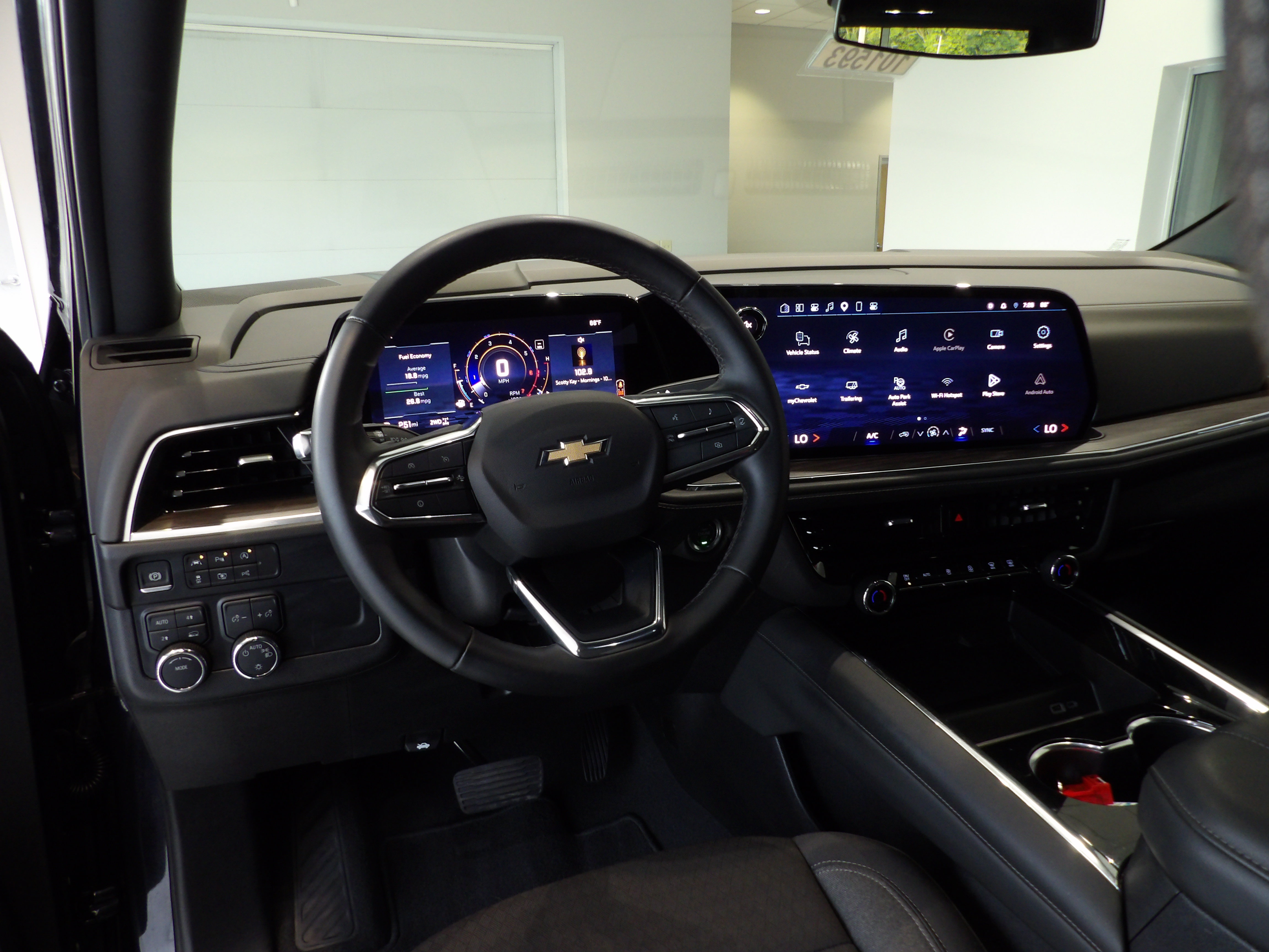 Used 2025 Chevrolet Tahoe LS AWD/4WD image 17