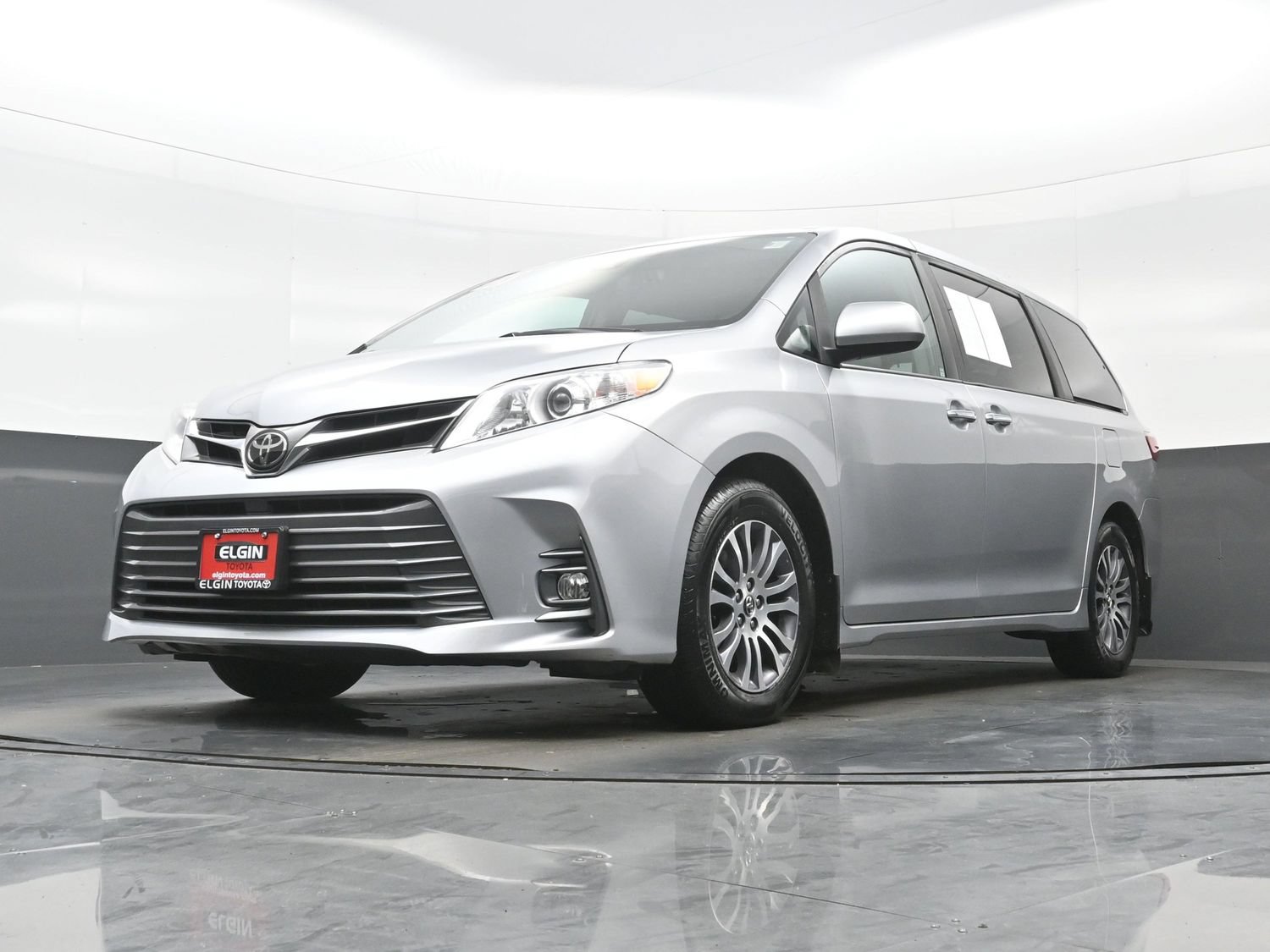 Used 2018 Toyota Sienna XLE FWD image 30
