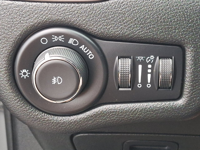 Used 2021 Jeep Cherokee Latitude Lux AWD/4WD image 25