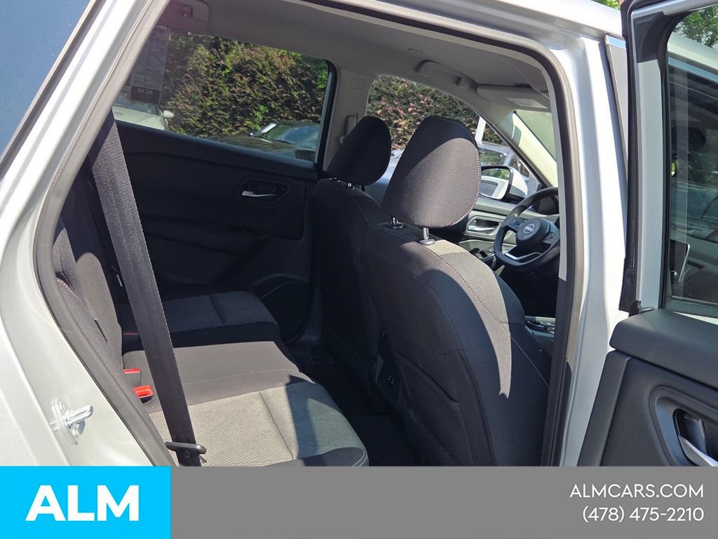 Used 2024 Nissan Rogue SV AWD/4WD image 15