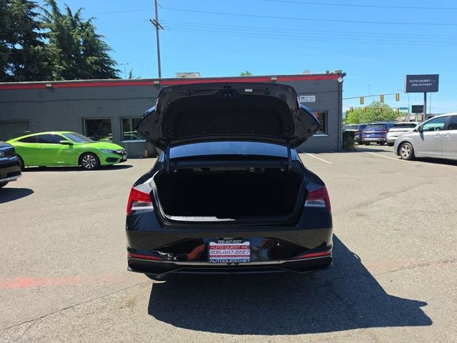 Used 2023 Hyundai Elantra Limited w/ Cargo Package FWD image 11