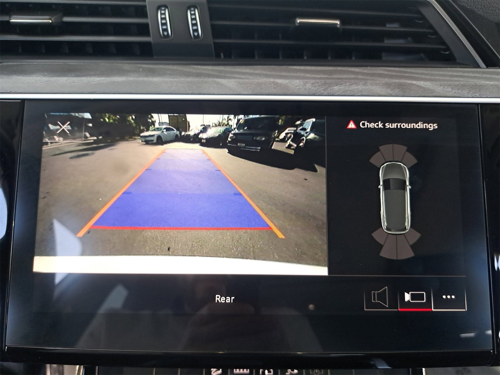 Used 2023 Audi e-tron Premium image 25