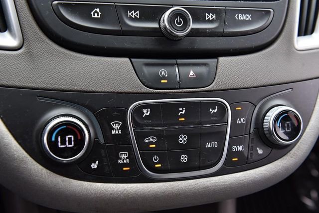 Used 2022 Chevrolet Malibu LT FWD image 13
