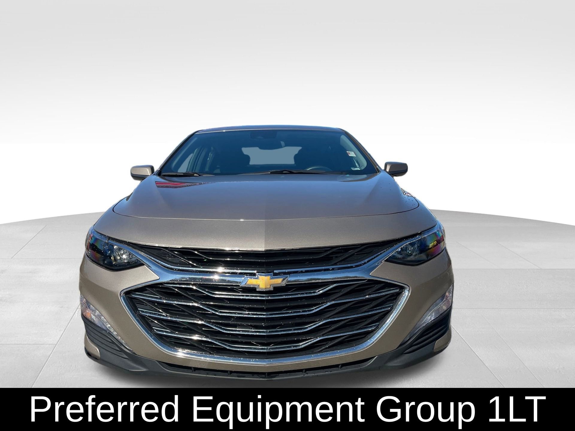 Used 2025 Chevrolet Malibu LT image 2