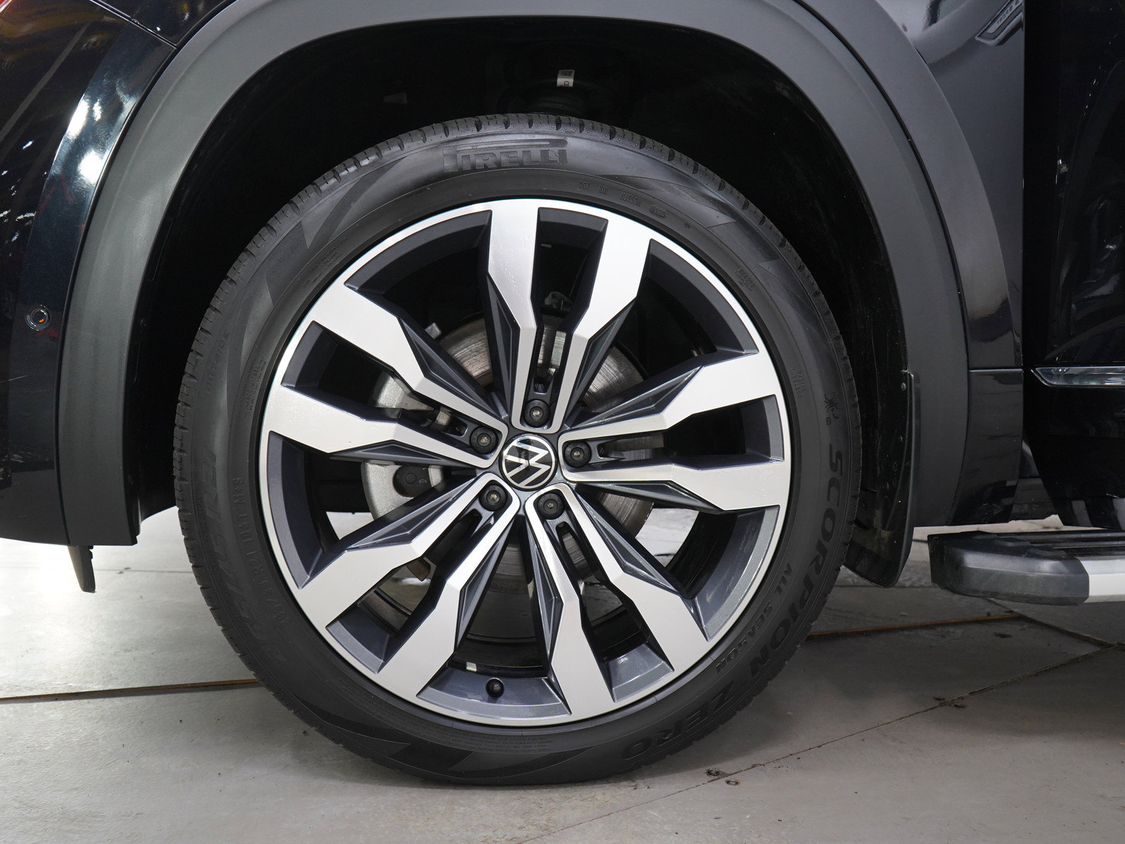 Used 2023 Volkswagen Atlas Cross Sport SEL Premium R-Line AWD/4WD image 31