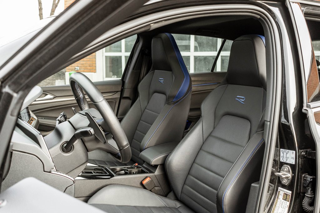 Used 2024 Volkswagen Golf R image 7